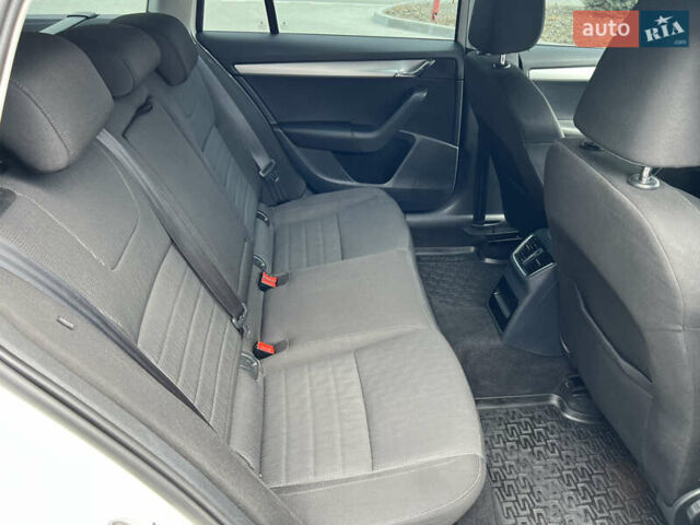 Белый Шкода Октавия, объемом двигателя 1.6 л и пробегом 261 тыс. км за 10400 $, фото 15 на Automoto.ua