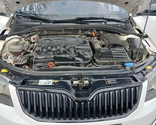 Белый Шкода Октавия, объемом двигателя 1.6 л и пробегом 230 тыс. км за 9500 $, фото 2 на Automoto.ua