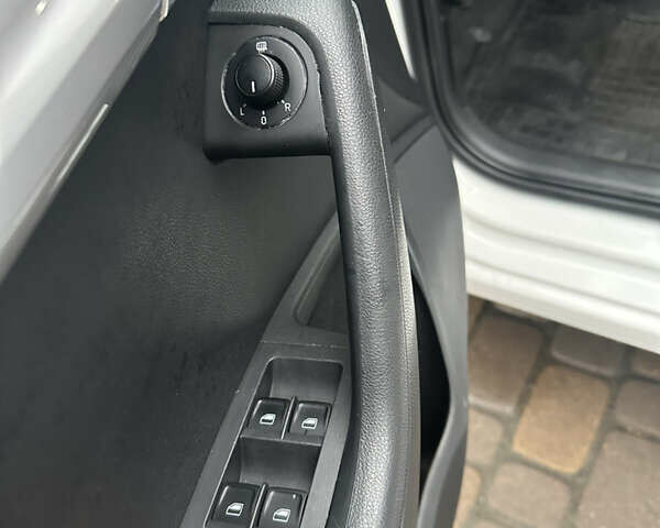 Белый Шкода Октавия, объемом двигателя 1.6 л и пробегом 330 тыс. км за 8000 $, фото 12 на Automoto.ua