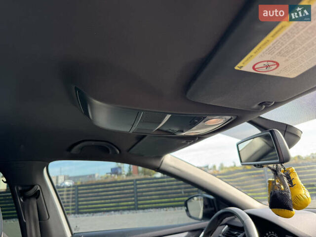 Белый Шкода Октавия, объемом двигателя 2 л и пробегом 320 тыс. км за 12500 $, фото 21 на Automoto.ua