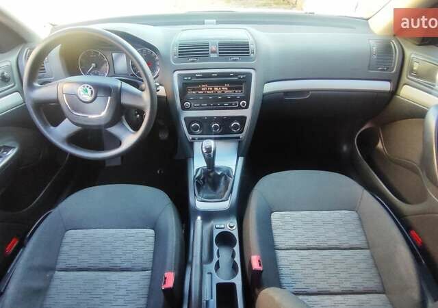 Белый Шкода Октавия, объемом двигателя 1.6 л и пробегом 215 тыс. км за 6900 $, фото 12 на Automoto.ua