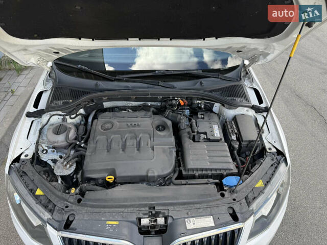 Білий Шкода Октавія, об'ємом двигуна 1.6 л та пробігом 330 тис. км за 10200 $, фото 13 на Automoto.ua