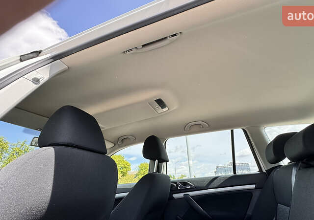 Белый Шкода Октавия, объемом двигателя 1.6 л и пробегом 228 тыс. км за 9300 $, фото 12 на Automoto.ua