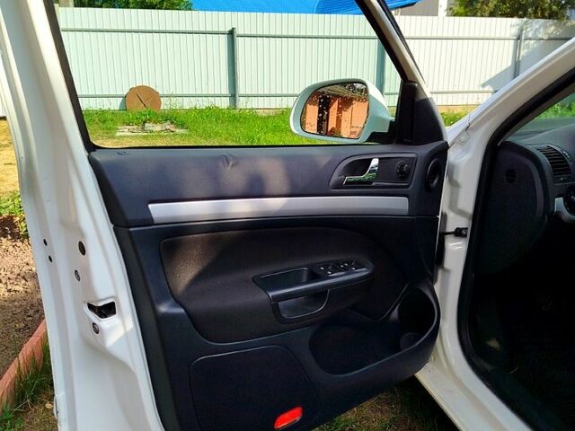 Белый Шкода Октавия, объемом двигателя 1.8 л и пробегом 222 тыс. км за 8400 $, фото 4 на Automoto.ua