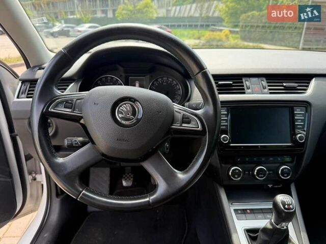 Белый Шкода Октавия, объемом двигателя 1.97 л и пробегом 303 тыс. км за 10800 $, фото 12 на Automoto.ua