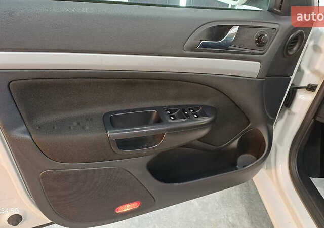 Белый Шкода Октавия, объемом двигателя 0 л и пробегом 167 тыс. км за 8499 $, фото 17 на Automoto.ua