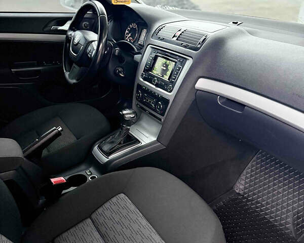 Белый Шкода Октавия, объемом двигателя 1.97 л и пробегом 236 тыс. км за 8999 $, фото 16 на Automoto.ua