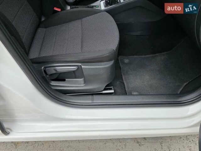 Белый Шкода Октавия, объемом двигателя 1.2 л и пробегом 170 тыс. км за 7200 $, фото 46 на Automoto.ua