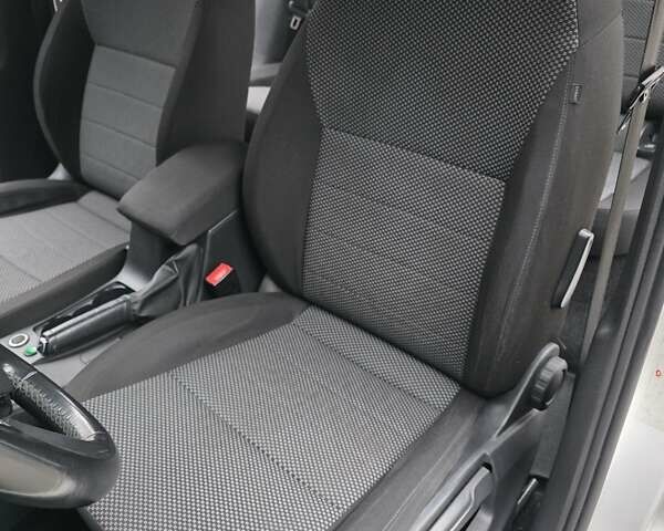 Белый Шкода Октавия, объемом двигателя 1.2 л и пробегом 170 тыс. км за 7200 $, фото 58 на Automoto.ua