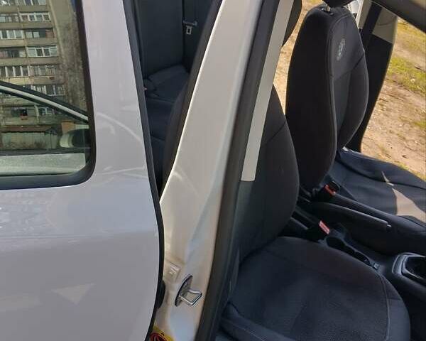 Білий Шкода Октавія, об'ємом двигуна 1.6 л та пробігом 199 тис. км за 8300 $, фото 22 на Automoto.ua