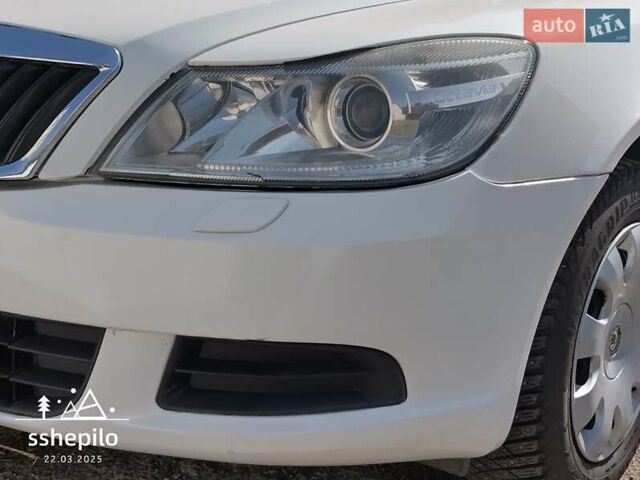 Білий Шкода Октавія, об'ємом двигуна 1.6 л та пробігом 199 тис. км за 8300 $, фото 9 на Automoto.ua