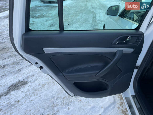 Белый Шкода Октавия, объемом двигателя 2 л и пробегом 218 тыс. км за 11950 $, фото 41 на Automoto.ua