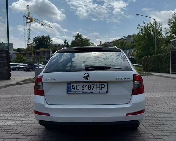 Белый Шкода Октавия, объемом двигателя 1.97 л и пробегом 303 тыс. км за 10800 $, фото 6 на Automoto.ua