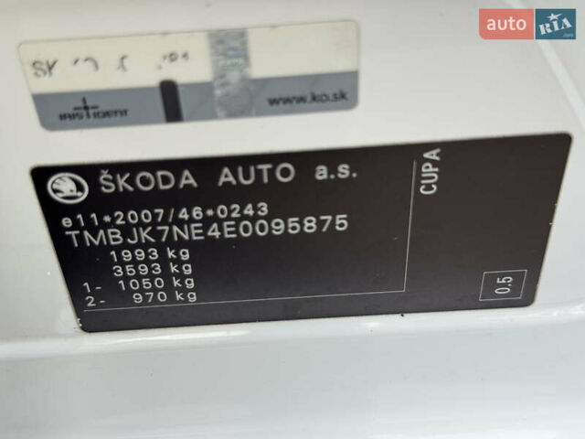 Белый Шкода Октавия, объемом двигателя 2 л и пробегом 320 тыс. км за 12500 $, фото 27 на Automoto.ua