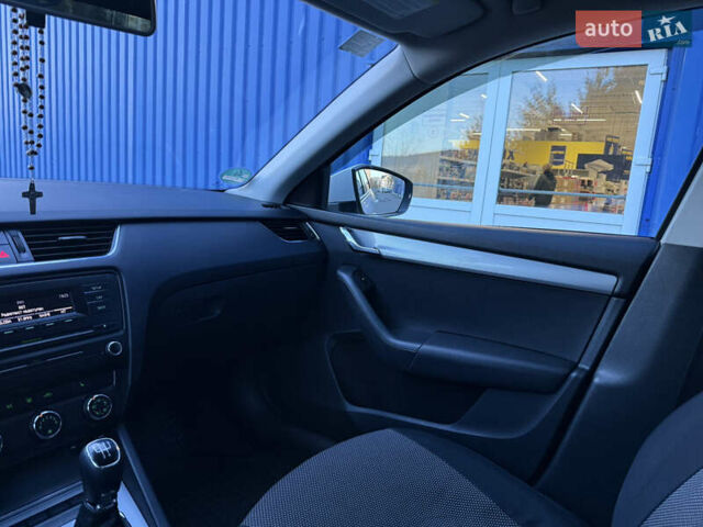 Белый Шкода Октавия, объемом двигателя 1.6 л и пробегом 297 тыс. км за 9100 $, фото 52 на Automoto.ua