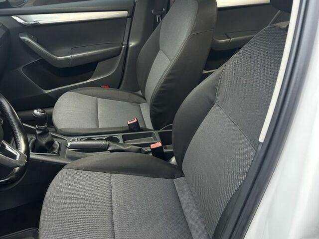 Белый Шкода Октавия, объемом двигателя 1.6 л и пробегом 330 тыс. км за 8500 $, фото 7 на Automoto.ua