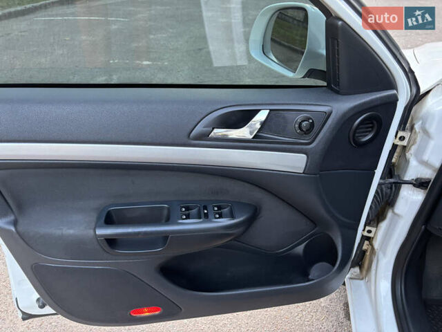 Белый Шкода Октавия, объемом двигателя 1.97 л и пробегом 356 тыс. км за 10700 $, фото 11 на Automoto.ua