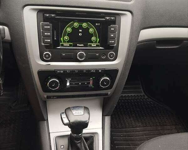 Белый Шкода Октавия, объемом двигателя 1.6 л и пробегом 282 тыс. км за 10450 $, фото 1 на Automoto.ua