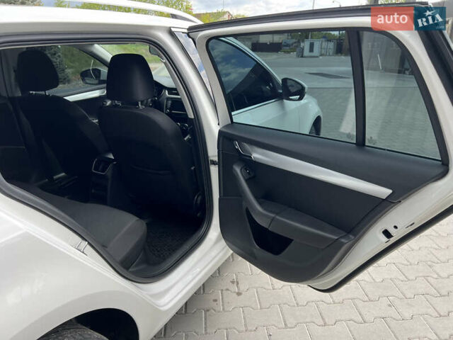 Белый Шкода Октавия, объемом двигателя 1.6 л и пробегом 261 тыс. км за 10400 $, фото 14 на Automoto.ua