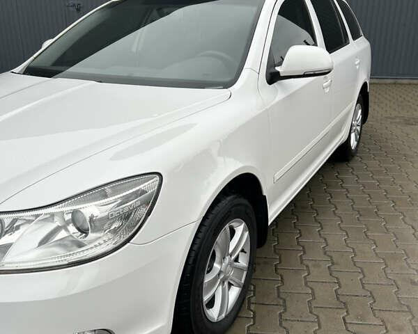 Белый Шкода Октавия, объемом двигателя 1.8 л и пробегом 190 тыс. км за 7850 $, фото 2 на Automoto.ua