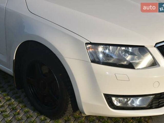 Белый Шкода Октавия, объемом двигателя 1.6 л и пробегом 221 тыс. км за 9900 $, фото 3 на Automoto.ua