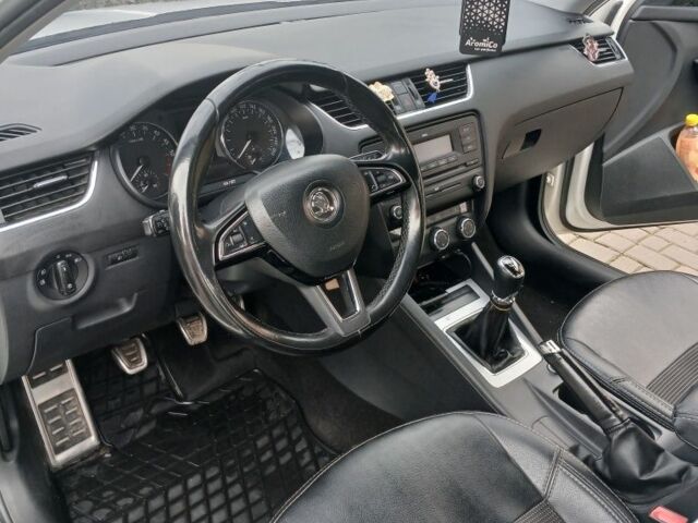 Белый Шкода Октавия, объемом двигателя 1.6 л и пробегом 230 тыс. км за 9500 $, фото 6 на Automoto.ua