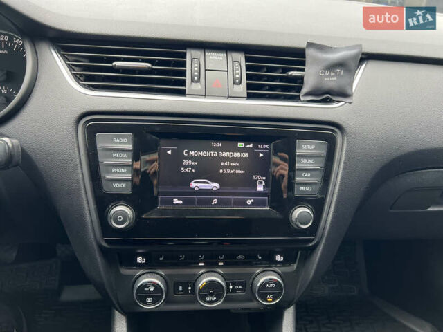 Белый Шкода Октавия, объемом двигателя 1.6 л и пробегом 261 тыс. км за 10400 $, фото 9 на Automoto.ua