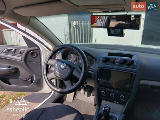 Білий Шкода Октавія, об'ємом двигуна 1.6 л та пробігом 199 тис. км за 8300 $, фото 15 на Automoto.ua