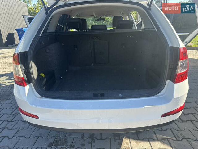 Белый Шкода Октавия, объемом двигателя 1.6 л и пробегом 260 тыс. км за 9500 $, фото 3 на Automoto.ua