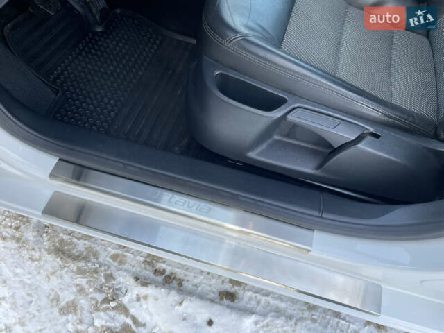 Белый Шкода Октавия, объемом двигателя 2 л и пробегом 218 тыс. км за 11950 $, фото 19 на Automoto.ua