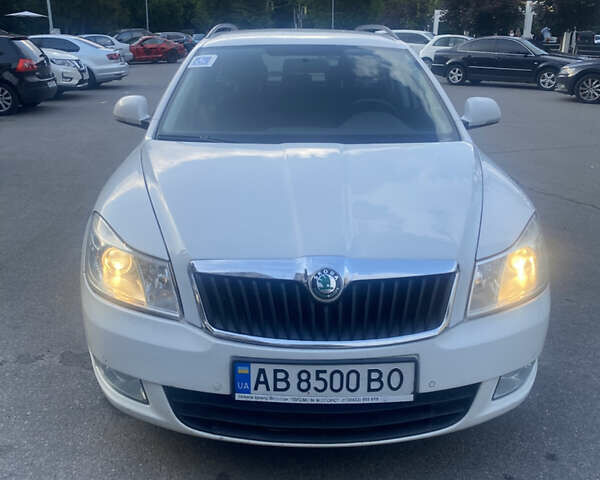 Белый Шкода Октавия, объемом двигателя 1.6 л и пробегом 280 тыс. км за 8500 $, фото 1 на Automoto.ua