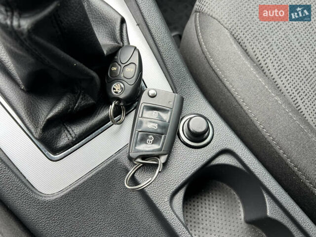 Белый Шкода Октавия, объемом двигателя 1.6 л и пробегом 261 тыс. км за 10400 $, фото 12 на Automoto.ua