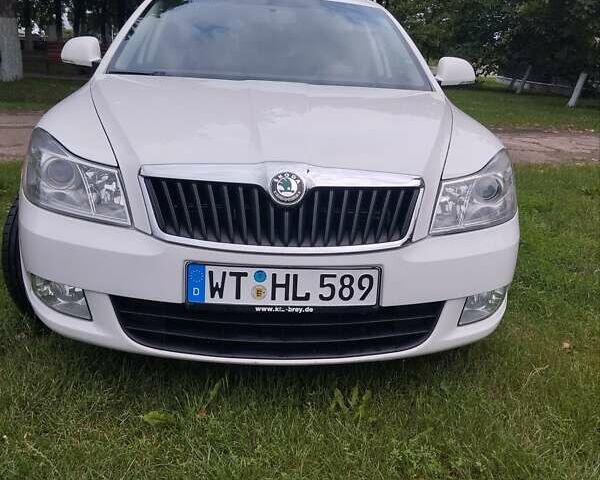 Белый Шкода Октавия, объемом двигателя 1.6 л и пробегом 282 тыс. км за 10450 $, фото 4 на Automoto.ua