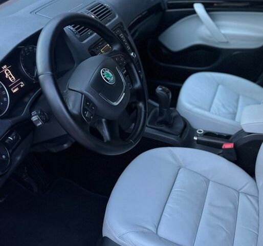 Белый Шкода Октавия, объемом двигателя 2 л и пробегом 246 тыс. км за 10950 $, фото 26 на Automoto.ua