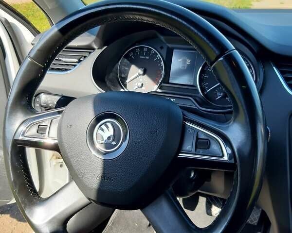 Белый Шкода Октавия, объемом двигателя 1.6 л и пробегом 261 тыс. км за 11500 $, фото 19 на Automoto.ua