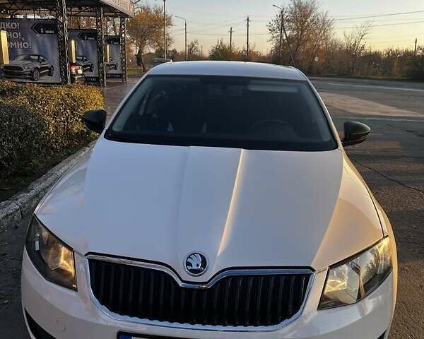 Белый Шкода Октавия, объемом двигателя 1.6 л и пробегом 188 тыс. км за 9278 $, фото 3 на Automoto.ua