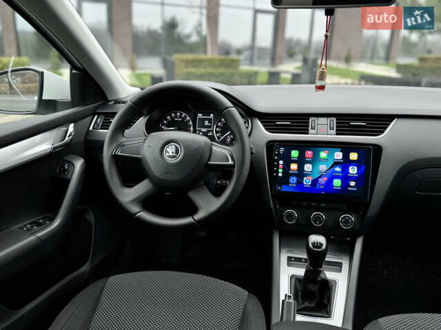 Білий Шкода Октавія, об'ємом двигуна 1.6 л та пробігом 278 тис. км за 8999 $, фото 23 на Automoto.ua