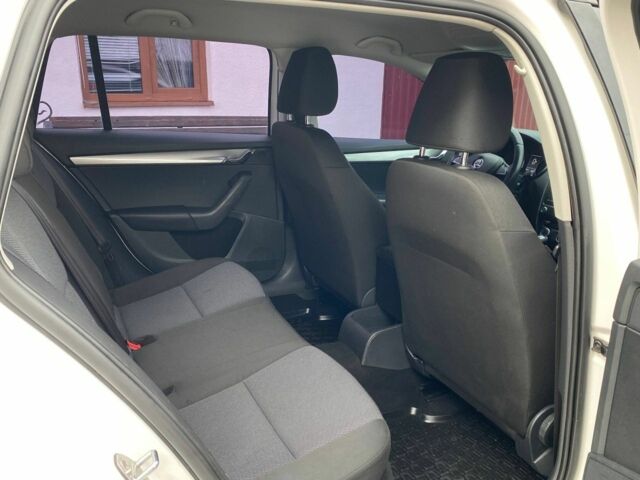 Белый Шкода Октавия, объемом двигателя 1.6 л и пробегом 330 тыс. км за 8799 $, фото 21 на Automoto.ua