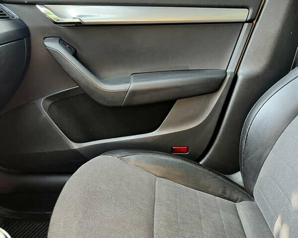 Белый Шкода Октавия, объемом двигателя 1.8 л и пробегом 299 тыс. км за 10600 $, фото 19 на Automoto.ua