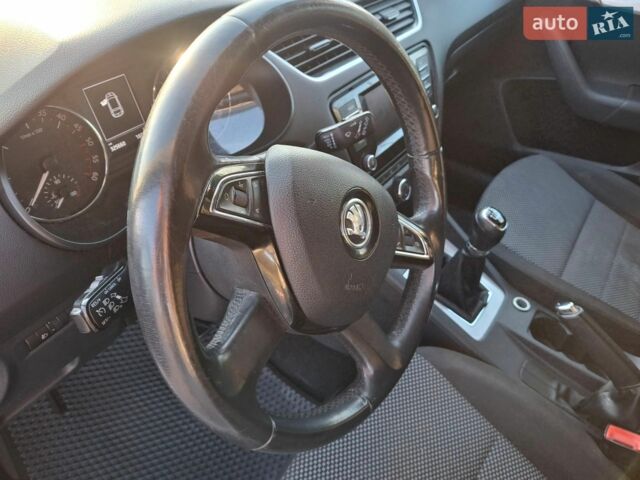 Белый Шкода Октавия, объемом двигателя 1.6 л и пробегом 326 тыс. км за 8900 $, фото 16 на Automoto.ua