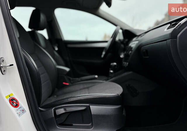 Белый Шкода Октавия, объемом двигателя 1.6 л и пробегом 263 тыс. км за 10999 $, фото 26 на Automoto.ua