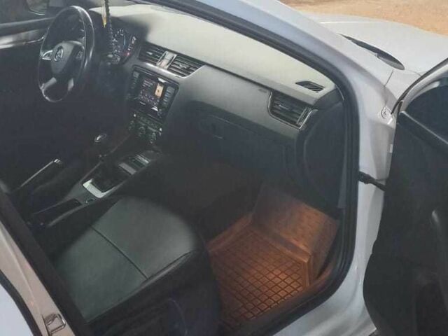 Белый Шкода Октавия, объемом двигателя 2 л и пробегом 242 тыс. км за 12300 $, фото 12 на Automoto.ua