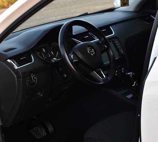Білий Шкода Октавія, об'ємом двигуна 1.8 л та пробігом 191 тис. км за 12650 $, фото 7 на Automoto.ua