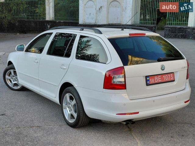 Белый Шкода Октавия, объемом двигателя 1.6 л и пробегом 250 тыс. км за 9900 $, фото 13 на Automoto.ua