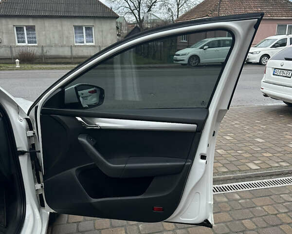 Белый Шкода Октавия, объемом двигателя 1.6 л и пробегом 330 тыс. км за 8300 $, фото 19 на Automoto.ua