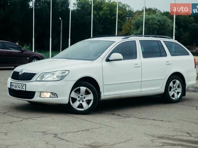 Белый Шкода Октавия, объемом двигателя 1.6 л и пробегом 300 тыс. км за 8500 $, фото 3 на Automoto.ua