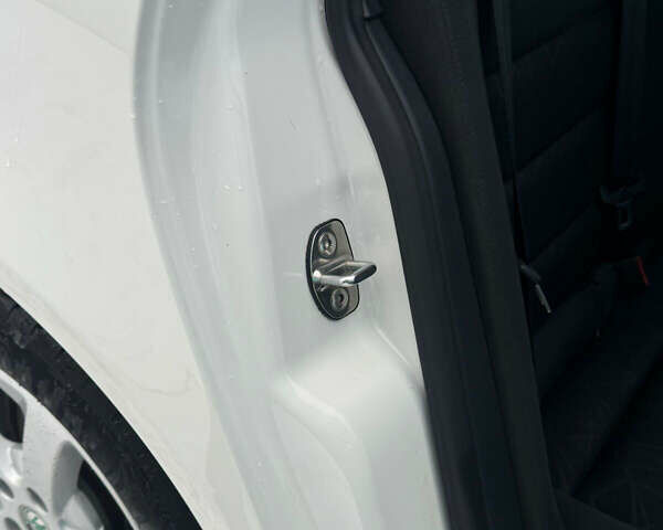 Белый Шкода Октавия, объемом двигателя 0 л и пробегом 167 тыс. км за 7999 $, фото 55 на Automoto.ua