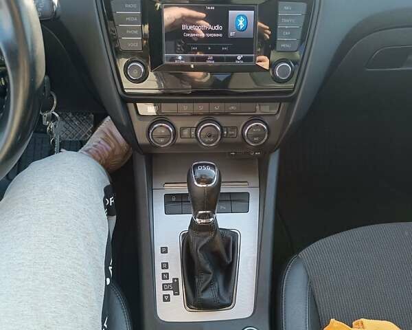Білий Шкода Октавія, об'ємом двигуна 1.97 л та пробігом 296 тис. км за 10800 $, фото 11 на Automoto.ua
