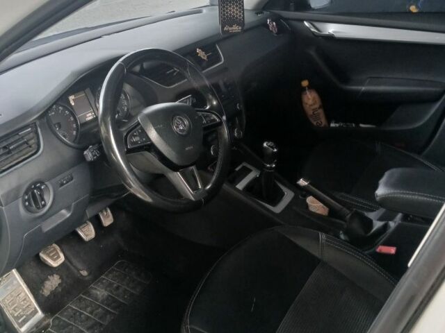 Белый Шкода Октавия, объемом двигателя 1.6 л и пробегом 230 тыс. км за 9500 $, фото 3 на Automoto.ua