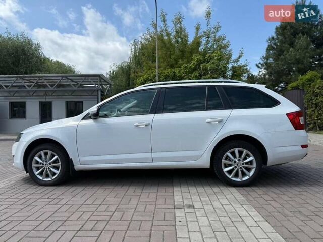Белый Шкода Октавия, объемом двигателя 1.97 л и пробегом 303 тыс. км за 10800 $, фото 4 на Automoto.ua